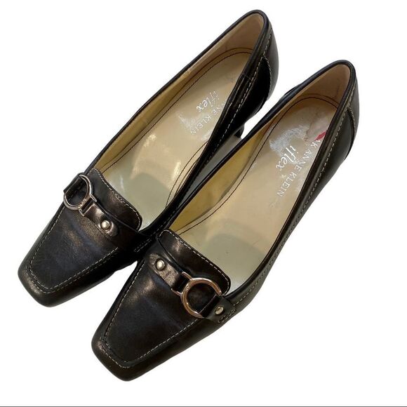 AK iflex black low heel pumps w/ silver accents in ladies size 6M - Picture 1 of 5